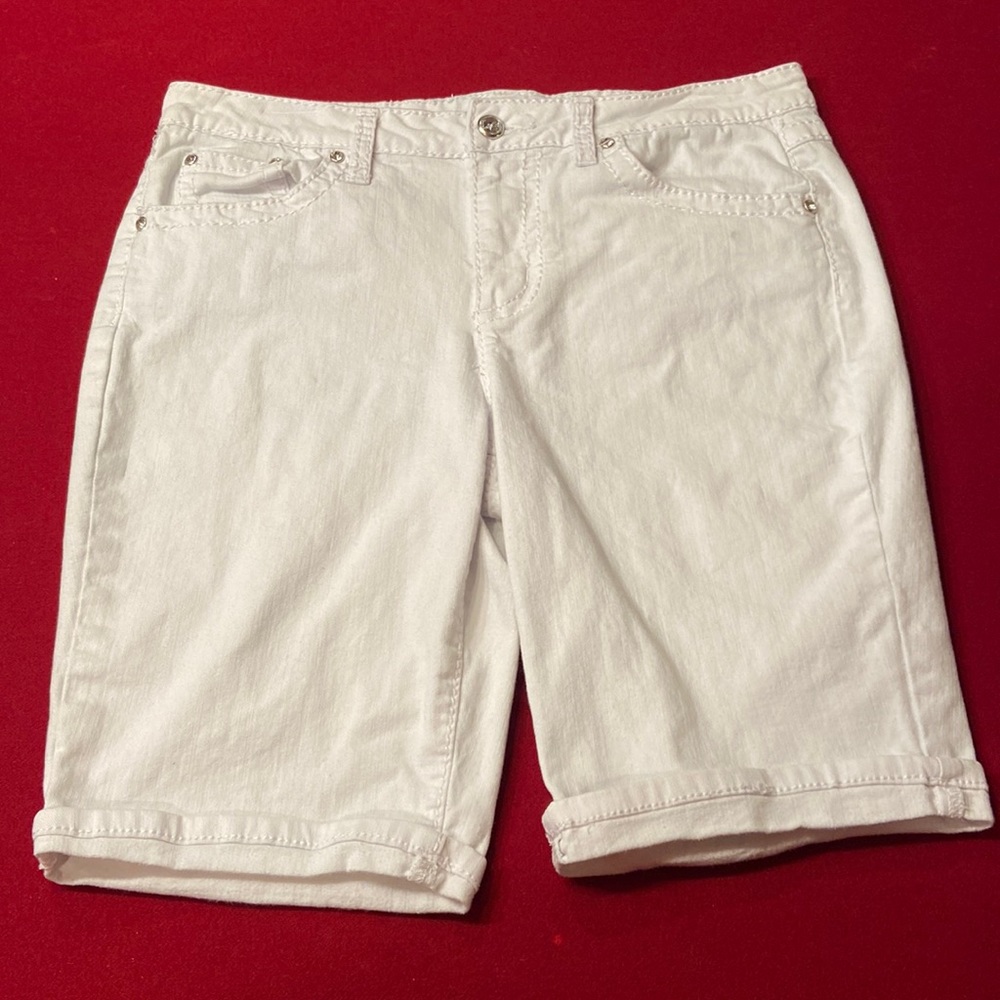 CATO white cotton cuffed shorts!